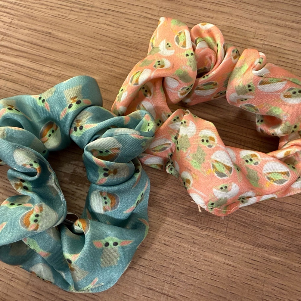 Disney Baby Yoda Scrunchie Bundle - Star Wars Hair Accessories (3 pcs) - Picture 3 of 3